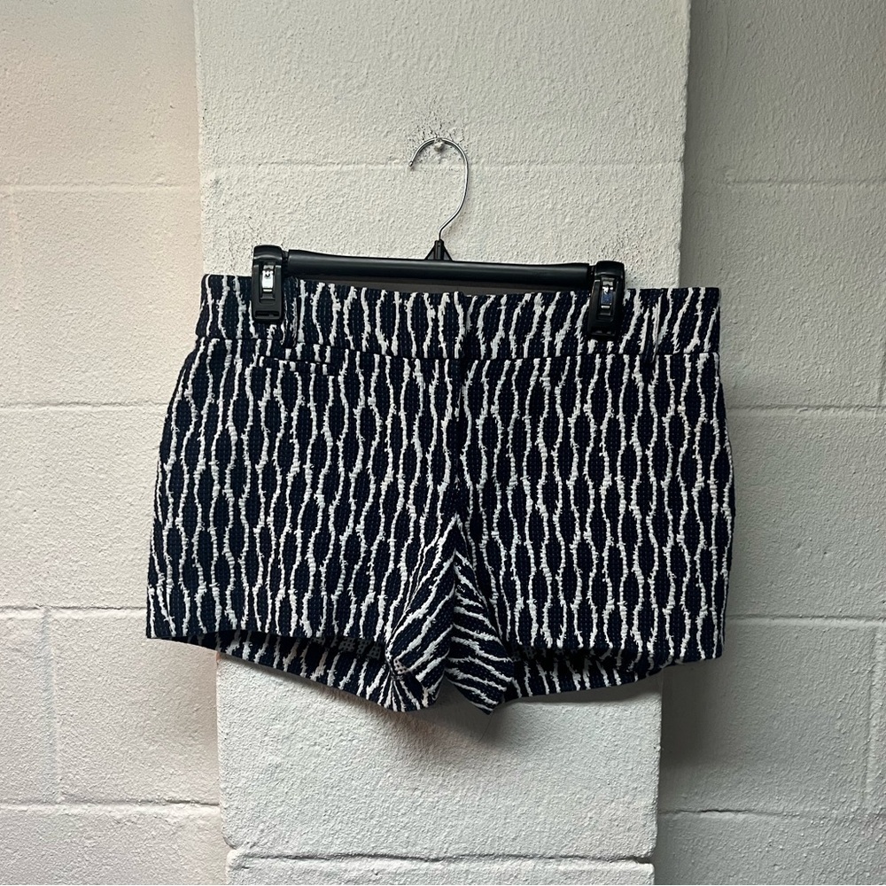 Loft Navy and White Patterned Women Shorts. Size 6